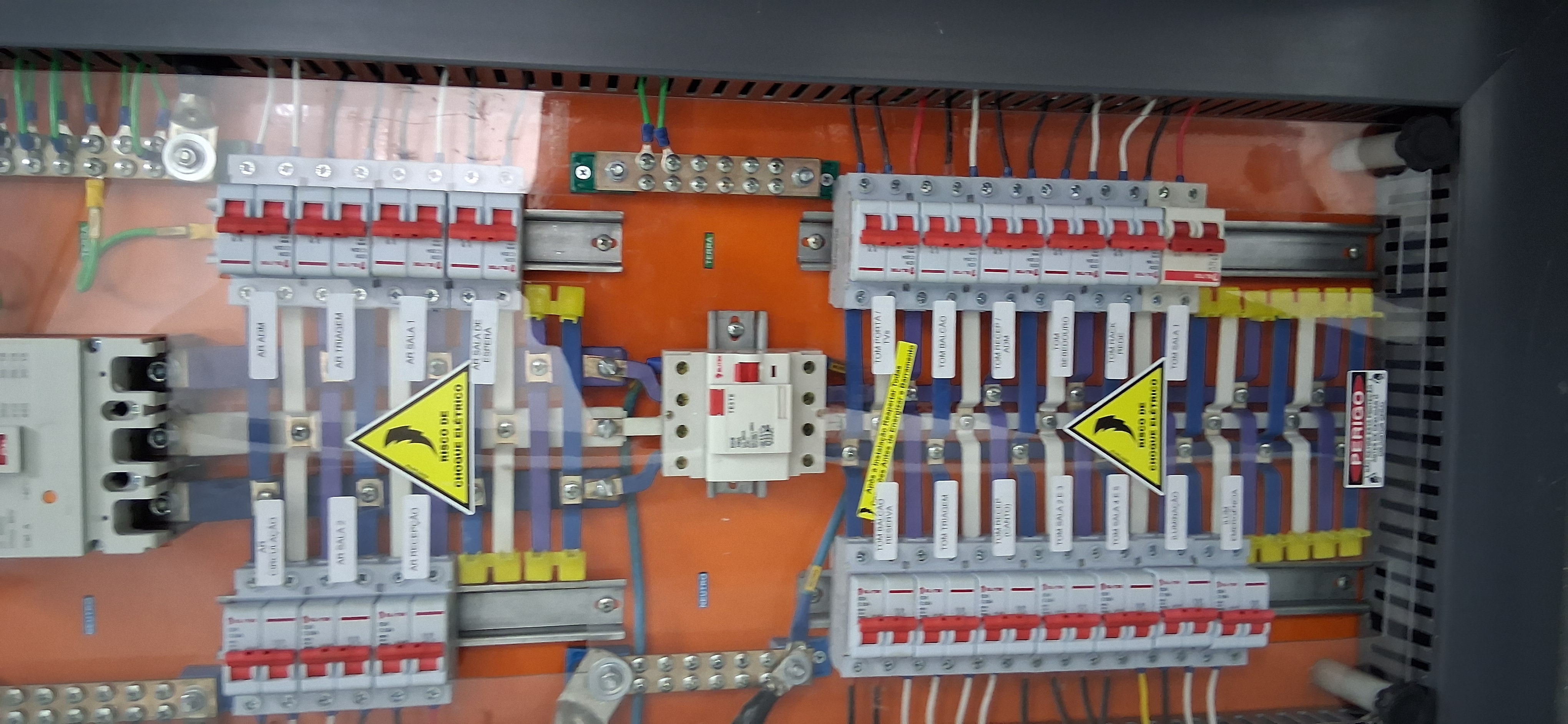 Organização de quadro elétrico